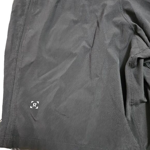Lululemon short for men - Picture 2 of 5